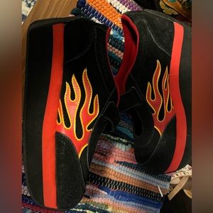 Vtg Y2K Volatile “Arson” Mary jane platforms